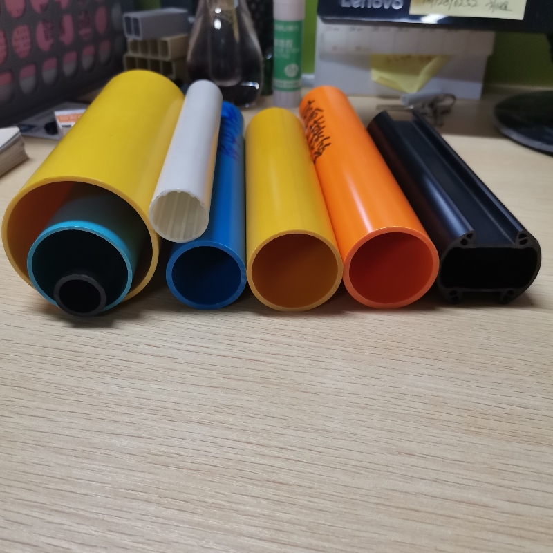 Anpassad extruderad PVC plaströrsmöbelkvalitet PVC-rör
