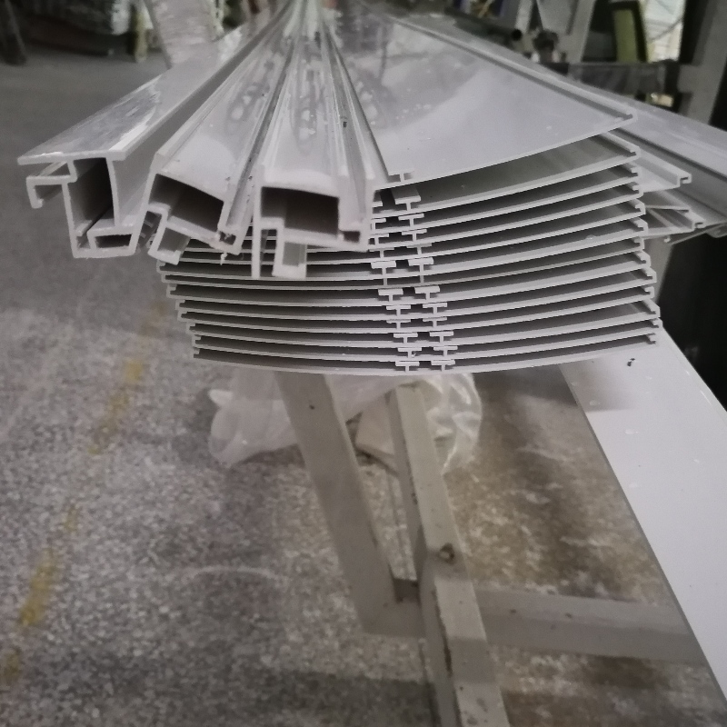 Varför används anpassat eller vanligt PVC-rör i stor utsträckning för ett stort antal industrier?