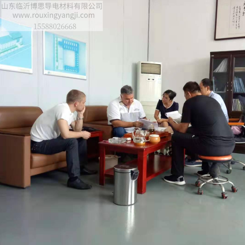 Ryska kunder besökte vårt företag för affärer.