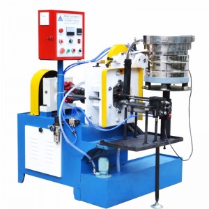 Maskiner för automatisk valsning av ihåliga rör för träskruvar