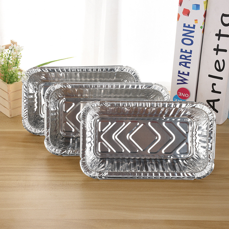 Egen restaurang som används för återvinning av matvaror som bakas i tallrikar med panpannor och tallrikar av guld, silver, aluminiumfolie med lock