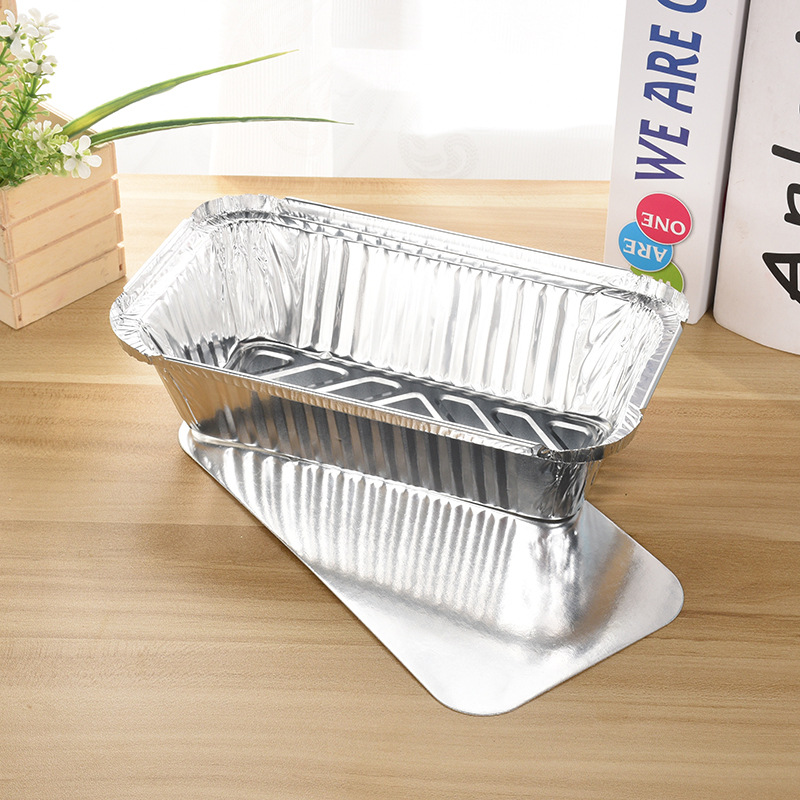 Egen restaurang som används för återvinning av matvaror som bakas i tallrikar med panpannor och tallrikar av guld, silver, aluminiumfolie med lock