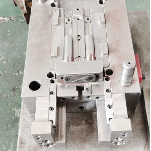 Anpassad storlek High Speed ​​Tillverkningsstål Bildelar Plastinsprutningsgjutning