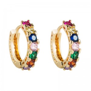 Koreanska mode smycken mässing micro-inlaid zircon örhängen kvinnlig insure europeiskt och amerikanskt temperament c-formade örhängen vilda örhängen grossist