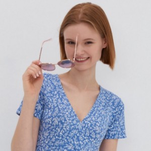 Mini längd wrap runt halsen kortärmad blommig klänning