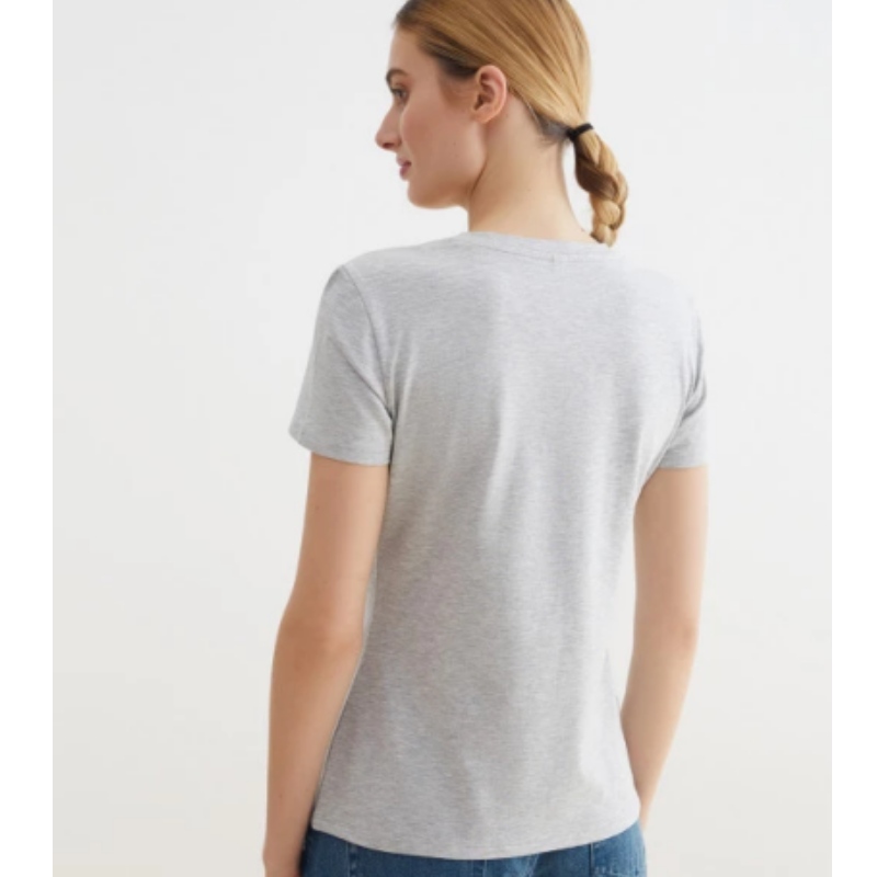 Monterad ljusgrå T-shirt av hypoallergen