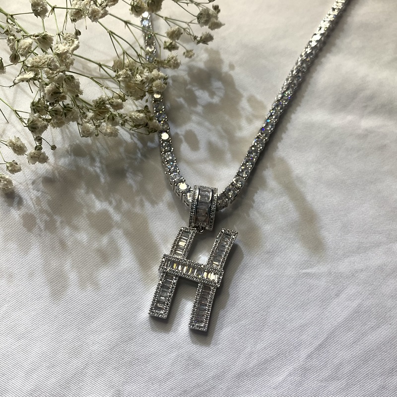 Lady Creative Metal Letter Diamond Pendant Halsband