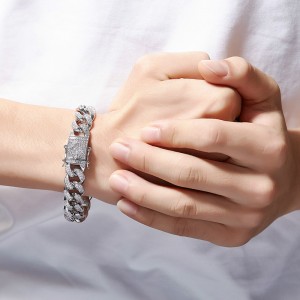 Wire hip-hop är full av borrarmband