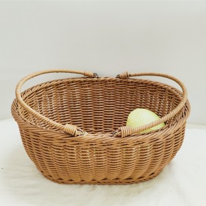 Utsökt handomslagen oval rottingkorg