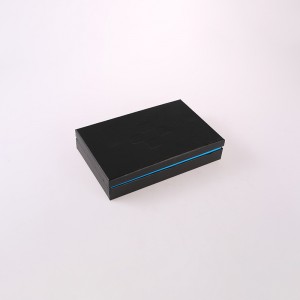 Svart låda med logotyp