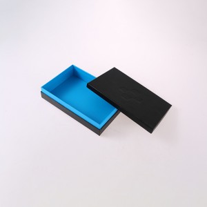 Svart låda med logotyp