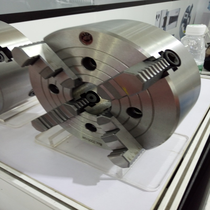 Tre-käke Chuck Four-Jaw Chuck Four Jaw Chuck Three-Jaw Hydraulic Chuck