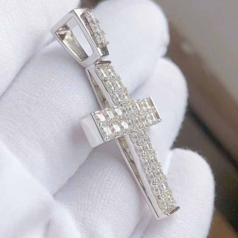 Anpassad Sterling Silver 925 med Moissanite Stone Cross Pendant