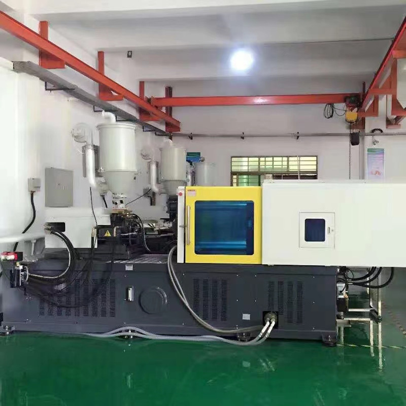 Företaget har enny formsprutningsmaskin med hög precision för mobiltelefonfodral