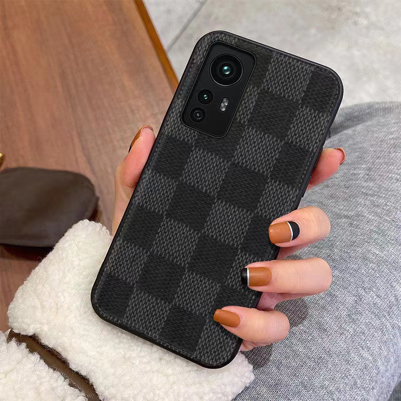 Det är lämpligt för Xiaomi12Pro lyxig mobiltelefonfodral. Det är helt lindat med stort varumärkesimitationsläder för hand. Det är ett höstbevis och skrapskyddande skyddande läderfodral