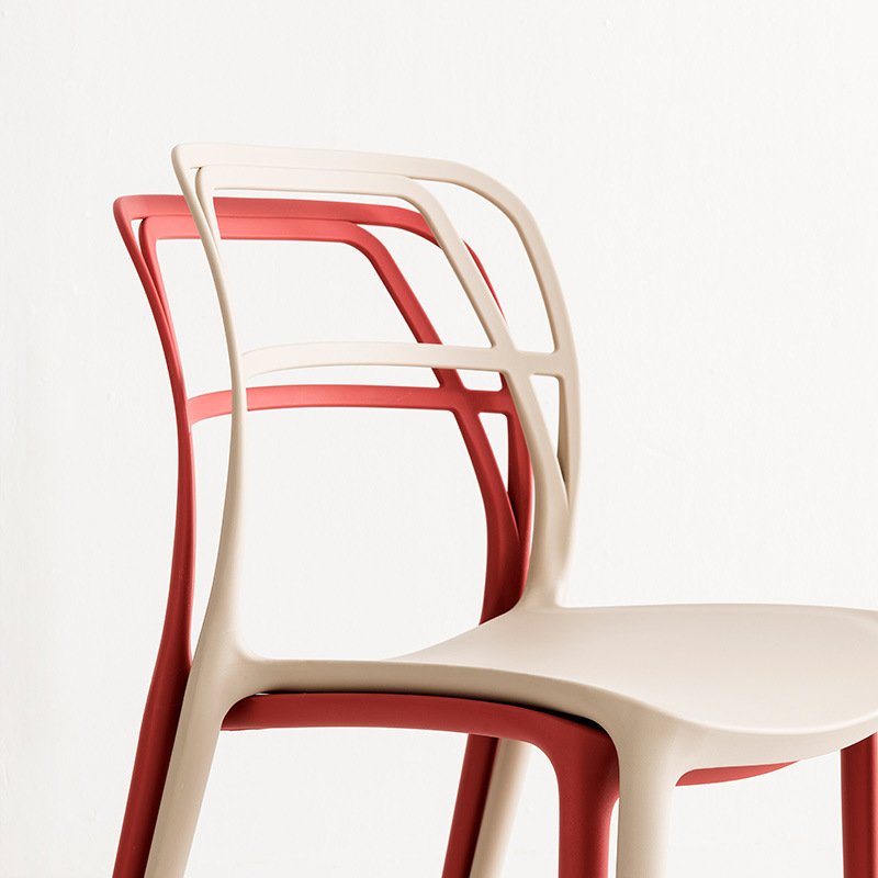 Modern design färgstark armlös fast ryggstöd utomhus enkel lounge plast matstol