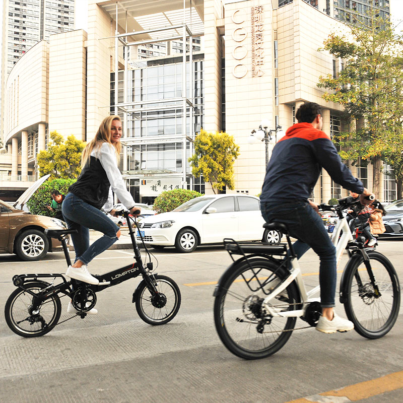Vi hjälper våra elektriska cyklar