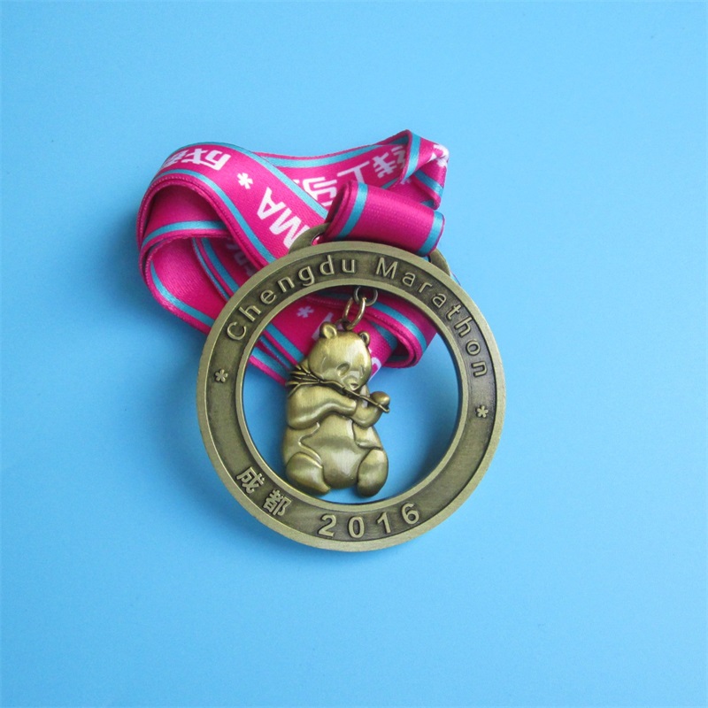 Antikpläterad zinklegering anpassad 3D -logotypsportmedaljer med band