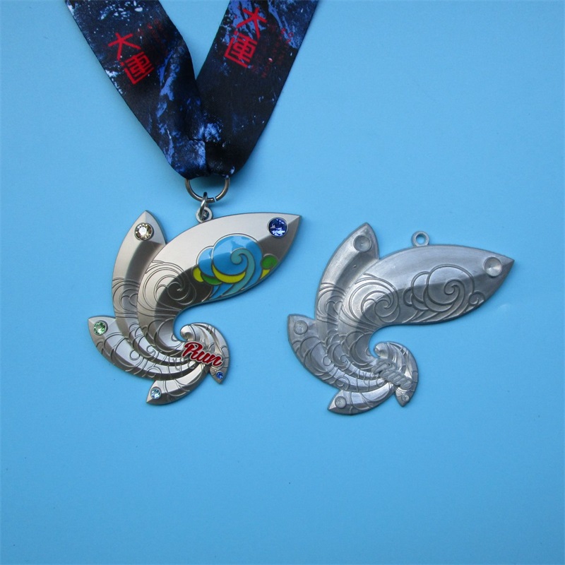 Vackra specialdesignmedaljer sport trofé och medalj med ädelstenar