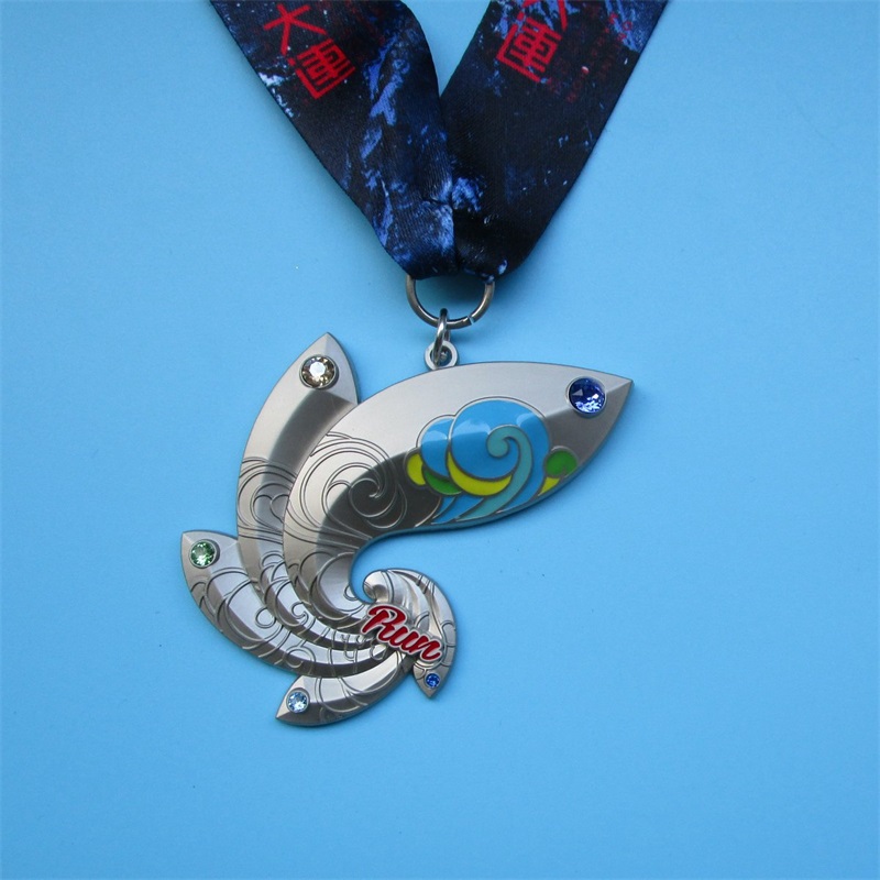 Vackra specialdesignmedaljer sport trofé och medalj med ädelstenar
