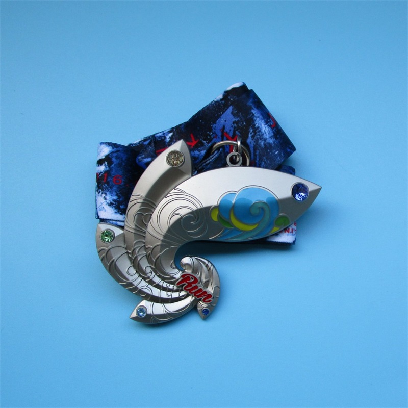 Vackra specialdesignmedaljer sport trofé och medalj med ädelstenar