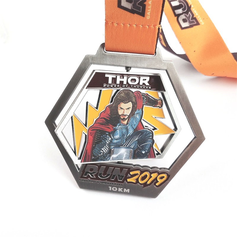 Klipp ut zinklegeringsmedaljer Anpassade medaljer Design Super Hero Awards Guldmedalj
