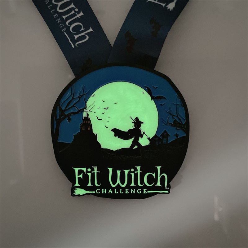 Unika semesterkörningsmedaljer 7/8-tums matt black metal medalj halloween lysandenattmedaljer