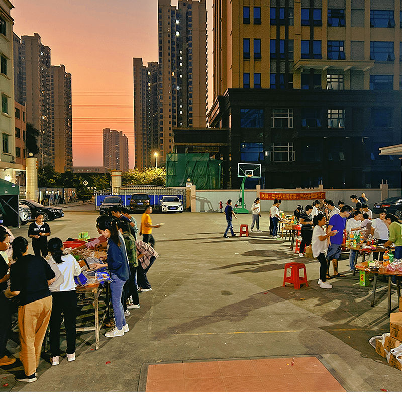 Elongarrow har en BBQ för alla teammedlemmar