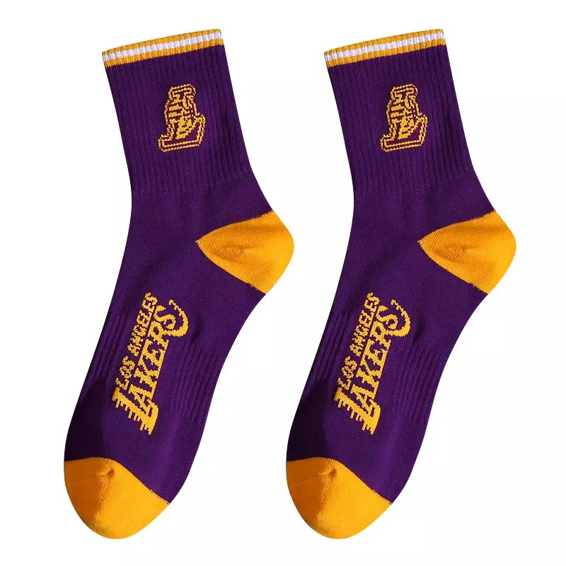 Men strumpor trendiga basketlag anpassade stickade strumpor varma fuzzy strumpor