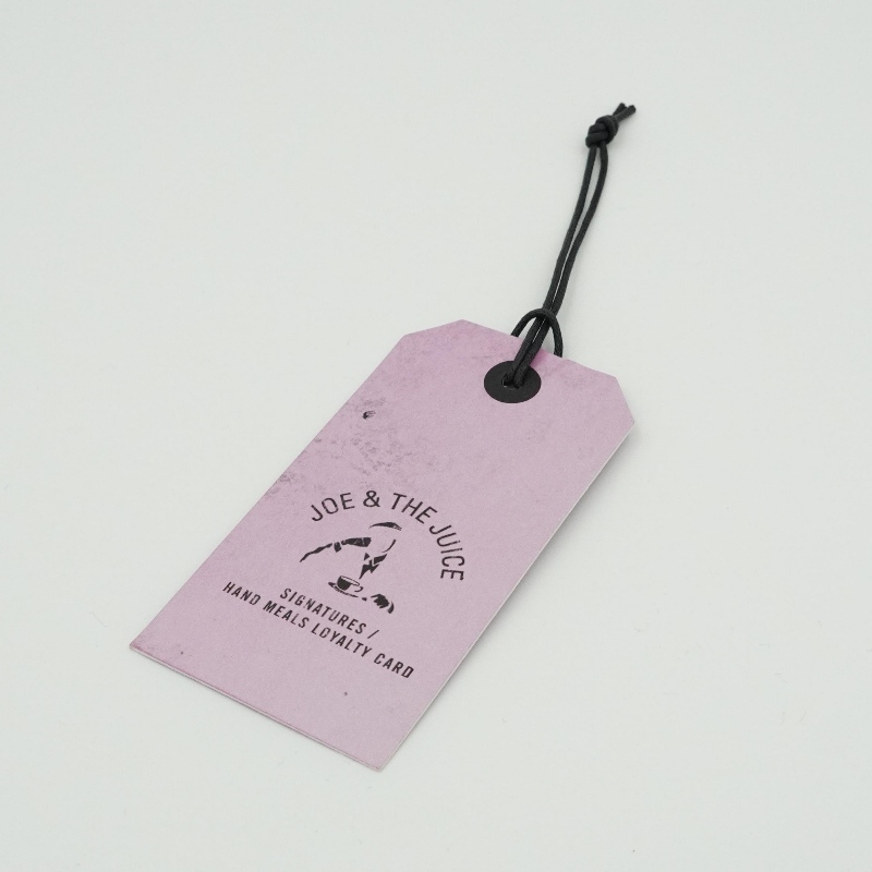 Taggetikettutskriftskläder Tagga design och produktion