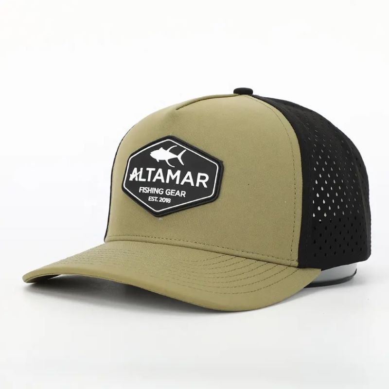 Anpassad 5 Panel Waterproof Army Green Polyester Laser Cut Hole Sports Hat, Perforated Golf Gorras, Rubber Patch Logo Baseball Cap