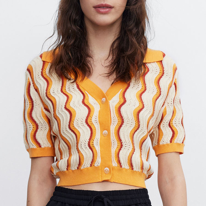 2023 Ny designanpassad kvinnors stickkläder V-hals Löst fast färg Spring Summer T-shirts Kort ärm stickad Cardigan tröja