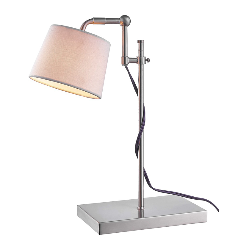 Justerbar arbetslampa på arbetsstationen i rum