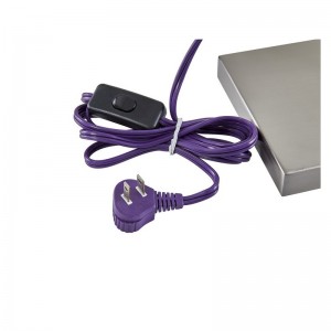 Justerbar arbetslampa på arbetsstationen i rum