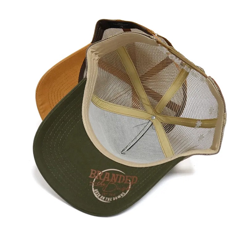 Hot Sale Anpassa 5 Panel Hög kronbomull Trucker Caps Custom Leather Patch med 2 sidor Stripe Trucker Hats