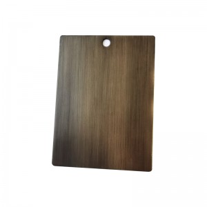 Uppgiftslampa med vit och teakfinish och en på/off rocker switch @ arbetsstation i gästrummet