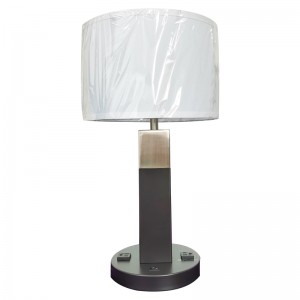 Två toner svarta och borstadenickelfinishbordslampan med en på/off rocker switch och två bekväma uttag på gästrummet