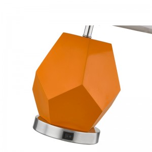 Hampton Inn Hotel bordslampa med hartskroppen och en på/off rocker switch på hotellets gästrum