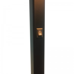 Waterwalk Hotel Soffa bredvid golvlampa med matt svart finish på gästrummet