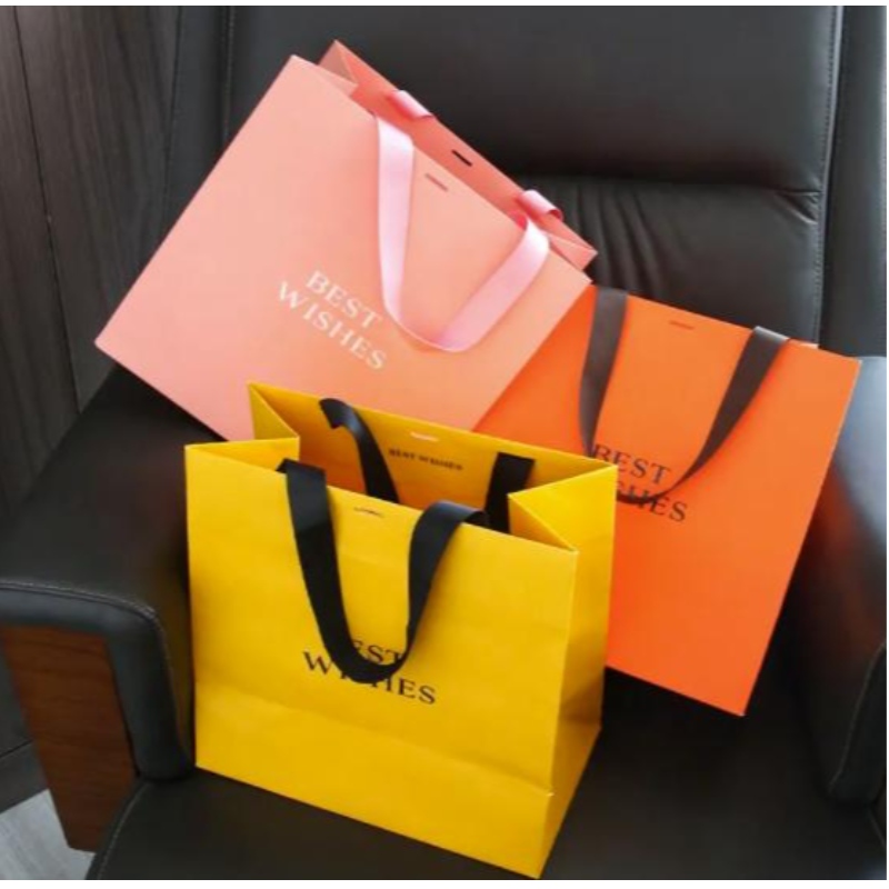 Anpassade skor märkesvaror tryckta papperspåsar med din egen logo kartong shopping papperspåse presentpåsar för småföretag