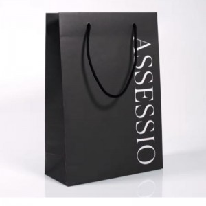 Anpassad märkeslogotyp Luxury Black Paper Apparel Packaging Present Pappa Papperspåse