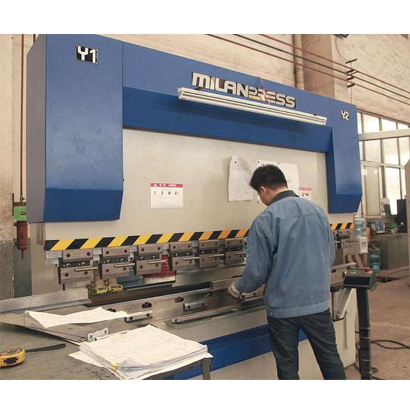 Varför anses plåtböjning som en av de enklaste men mest utmanande färdigheterna att behärska?