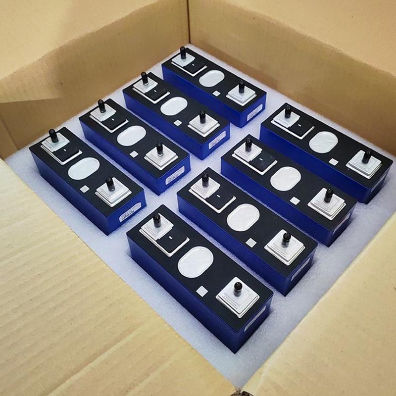 Svolt 106AH LFP Battery 3.2V 100AH ​​LIFEPO4 PRISMATIC Batteriscellinladdningsbart litiumjärnfosfatbatteri för 12V 24V 48V Solenergi lagringsbatteripaket