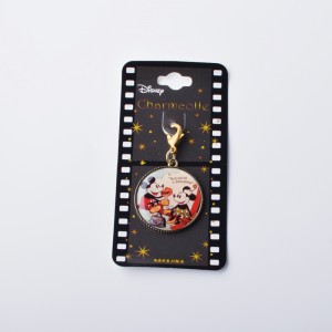 Anpassad hård emalj akrylnyckelring Disneynyckelring kpop stjärna två gångernyckelring