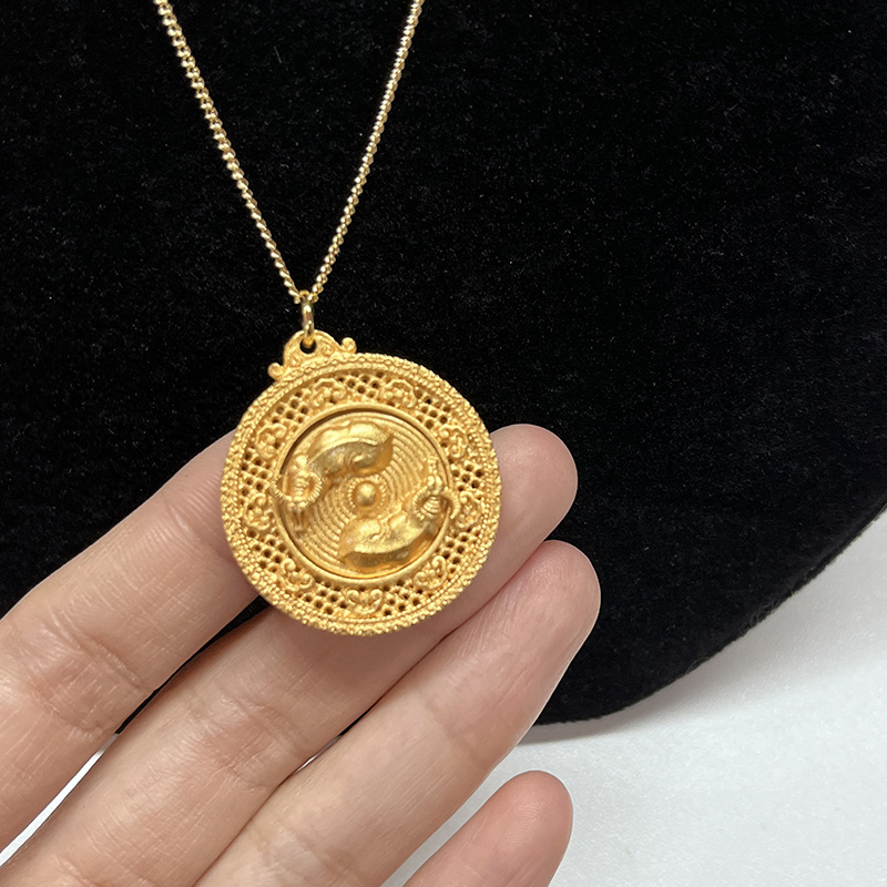 24k guld-Pläterade lyckliga tre-Ben Toad Wealth Pendant med intrikat filigran och FU -karaktär för välstånd och förmögenhet