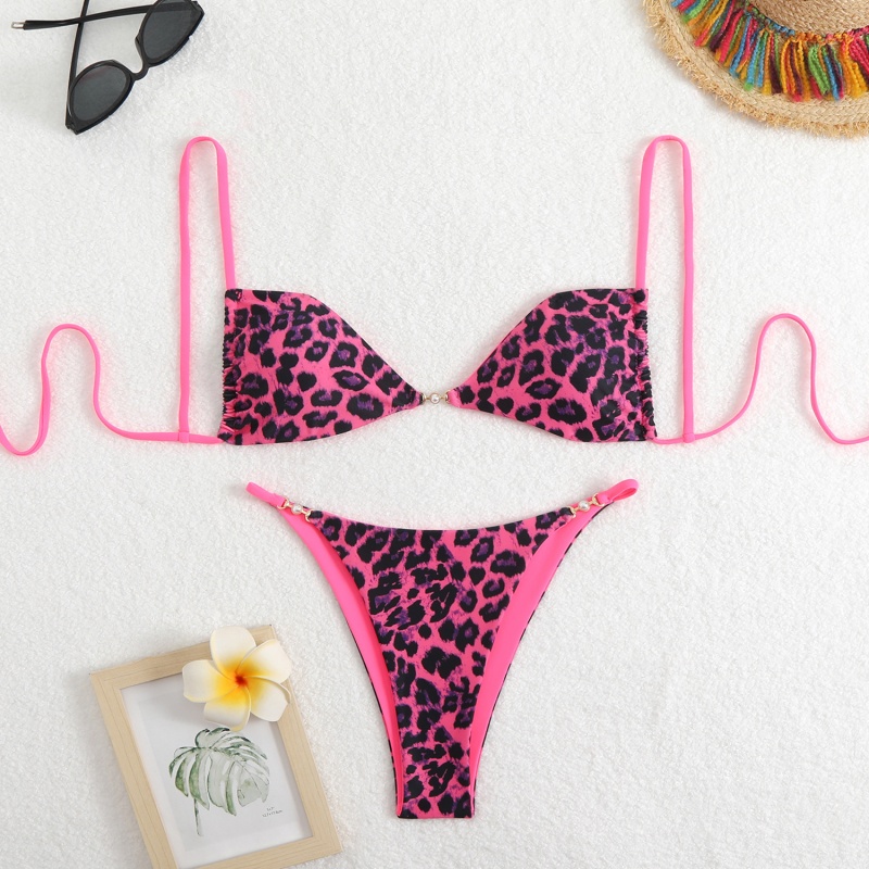 Sexig Leopard Print Halter Bikini baddräkt för kvinnor, utstrålar en känsla av lyx. Lämplig för stranden och varma källor. Ett kors-Border Swimsuit Objekt QT25055 Pris:$79.99
