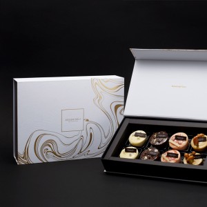 Gyllene minimalistiska presentförpackning