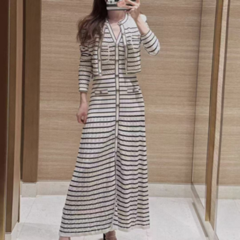 V-Neck ärmlös lång stickad randig klänning