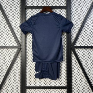 24/25 barn PsGChampion Edition Hemstorlek: 16-28