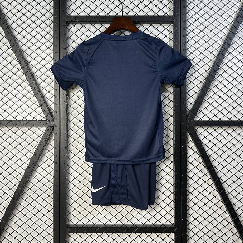 24/25 barn PsGChampion Edition Hemstorlek: 16-28